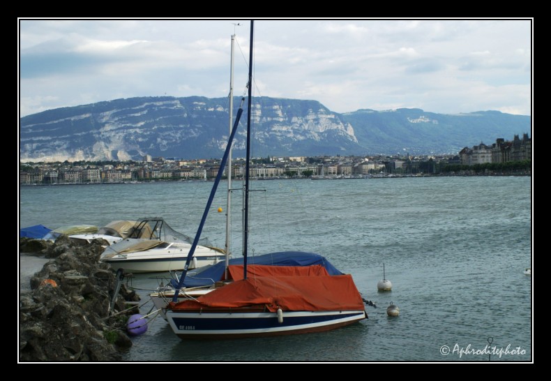 157 Vue sur la rade et la cité depuis le parc Perle du Lac